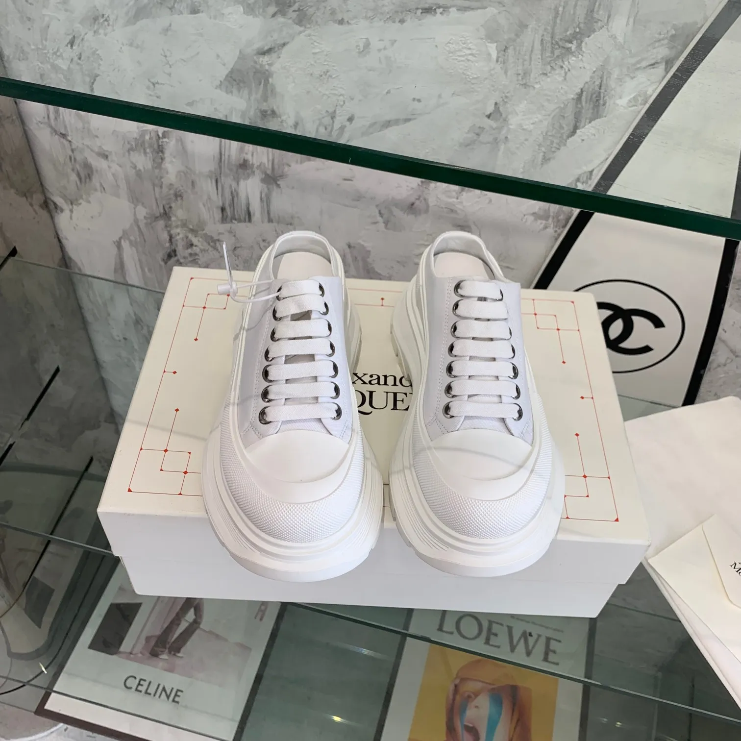 👟👟Ex-factory price 500👟👟 Mc Queen is in stock all year round [Rose] McQueen [Rose] dad shoes [Rose] ss early spring first release‼ ️‼ ️The latest Milan Fashion Week T-stage catwalk model, the unique and personalized design is very classy on the feet, and the round toe design allows the toes to be completely released. I spent a lot of money to buy multiple pairs of the originals and dismantled them and made replicas. Many celebrities such as Guli Nazha, Wu Lei, and Internet celebrity bloggers have endorsed Xiaohongshu’s popular products, and the products are sold out at the counters! Fabric: Imported pure cotton fabric Lining: Imported silk sheepskin Feet: Imported silk sheepskin Size: Women's 35-40. Packaging: original full set of packaging, outsole: increased by 5 cm, original outsole